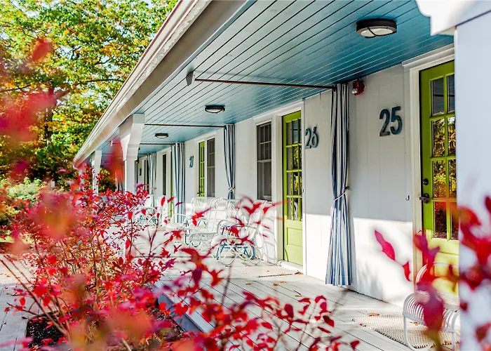 Lodge On The Cove